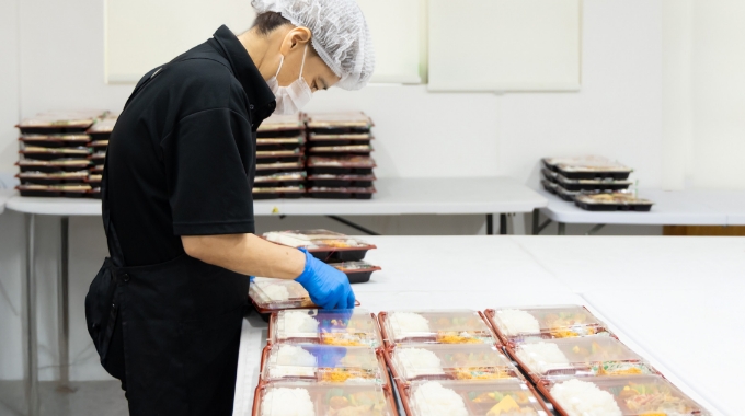 お弁当製造・宅配の風景